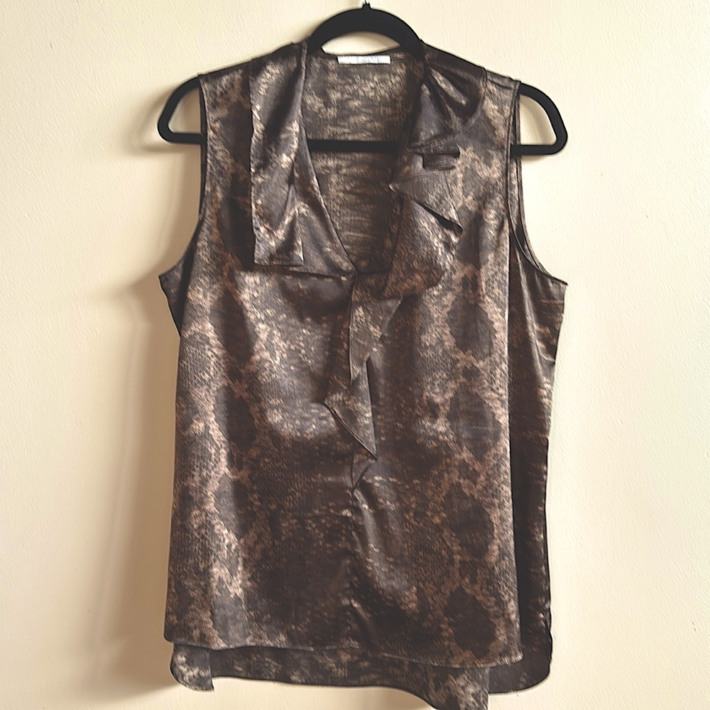 T Tahari Ruffled V-Neck Shell in Bronze Black Size Large